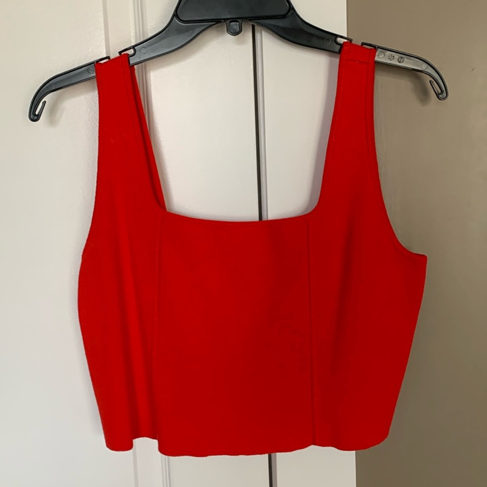 House of Harlow size medium, cherry red tank crop